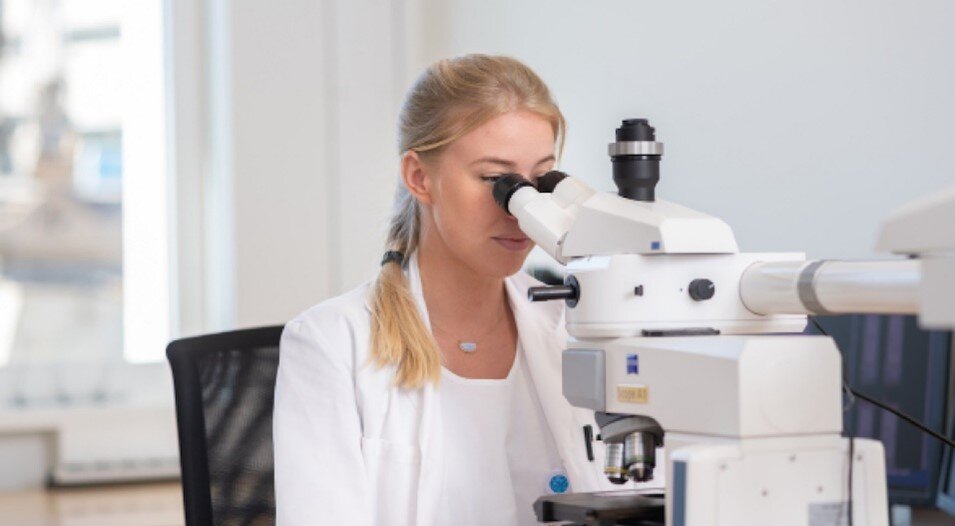 Es ist schwierig, das Multiple Myelom frühzeitig zu diagnostizieren. Oft verursacht es bis in ein fortgeschrittenes Stadium keine Symptome. Manchmal kommt es zu vagen Symptomen, die zunächst anderen Krankheiten zugeschrieben werden. Es ist schwierig, das Multiple Myelom frühzeitig zu diagnostizieren. Oft verursacht es bis in ein fortgeschrittenes Stadium keine Symptome. Manchmal kommt es zu vagen Symptomen, die zunächst anderen Krankheiten zugeschrieben werden.