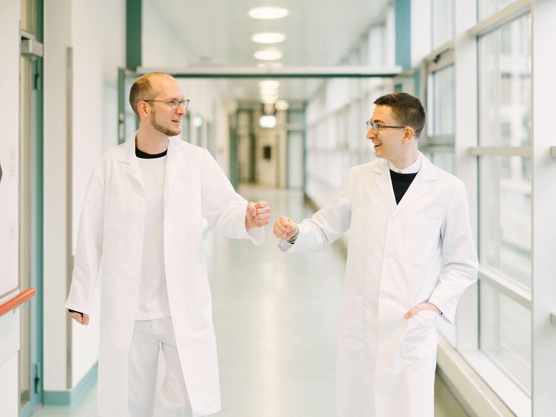 Dr. med. Thomas Ertl und Thoraxchirurge Dr. med. Max Lacour sind ein eingespieltes Team Dr. med. Thomas Ertl und Thoraxchirurge Dr. med. Max Lacour sind ein eingespieltes Team