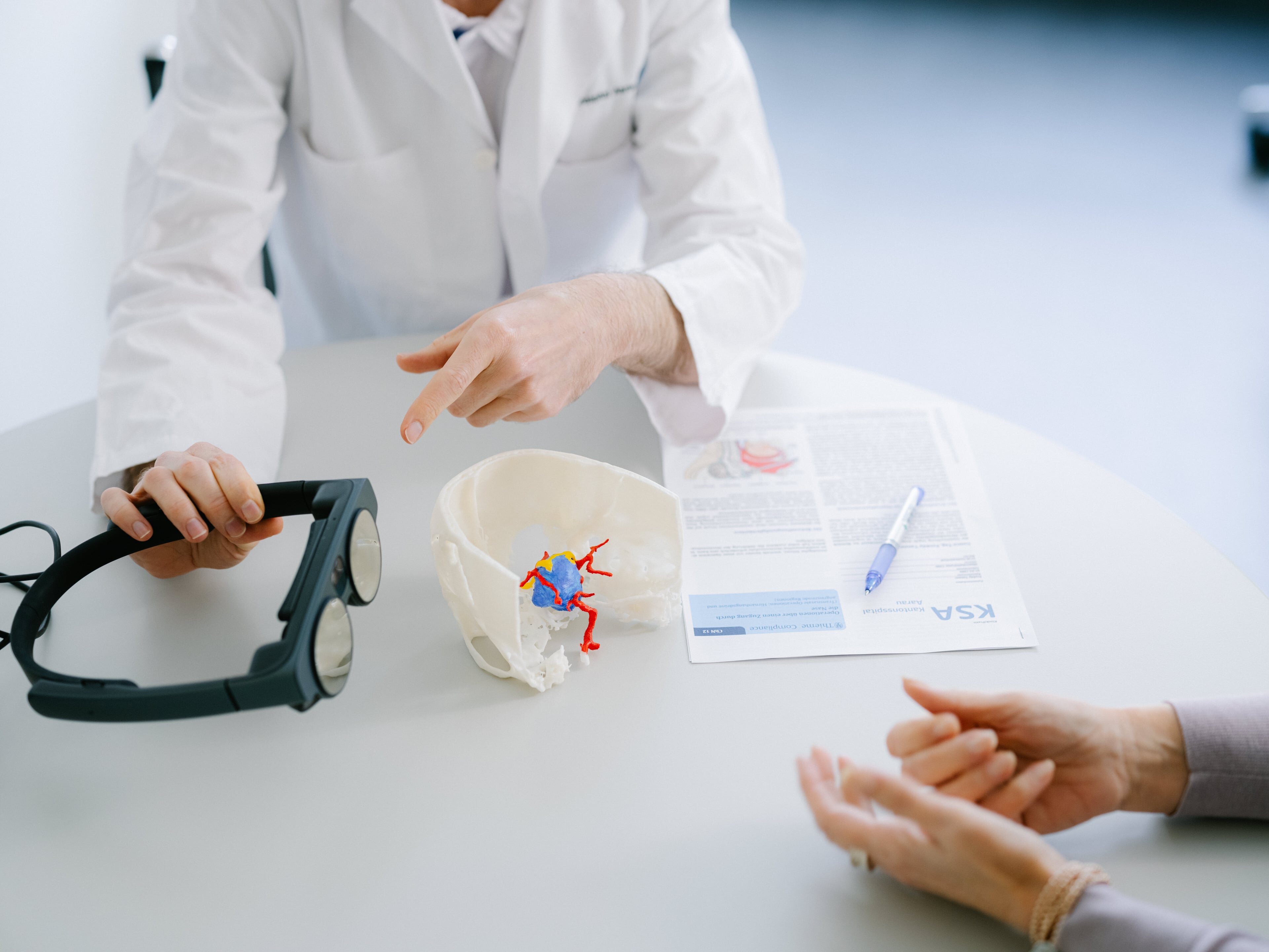 Anschauliche Patientenaufklärung: 3D-Modell und VR helfen, Diagnose und Behandlung besser zu verstehen.