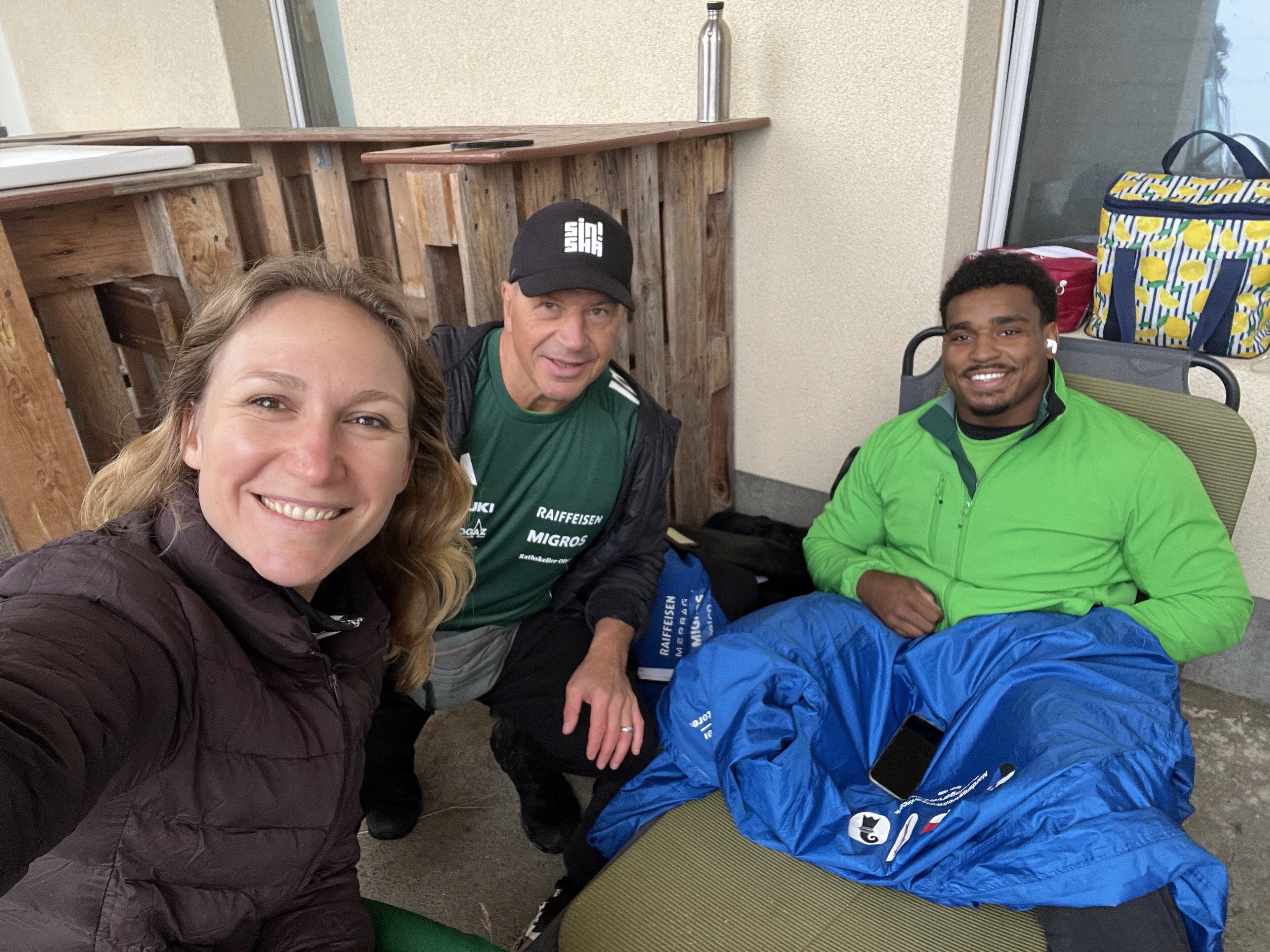 Support am Schwingfest: Katja Fredriksson, Trainer Jürg Monhart und Sinisha Lüscher am Rigi Schwingen.